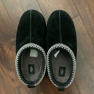 UGG Black Suede Tazz Slipper SZ 7